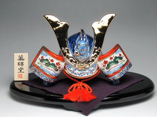 青龍松竹梅出世兜　置物