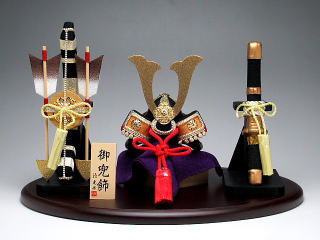 飛翔兜弓太刀セット　置物